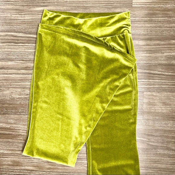 Quintessential Hippie | Velvet Bell Bottoms - Picture 4 of 6